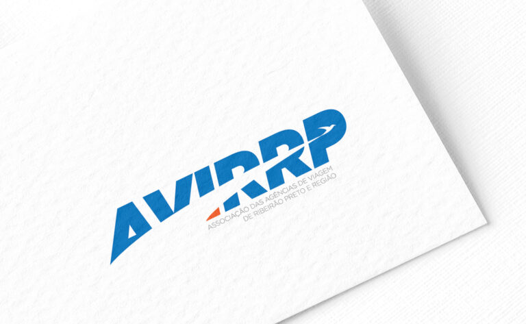 Logo aplicado em um papel, representando o estudo de marca para o cliente.